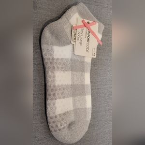New never worn Cuddl Duds Ankle Socks